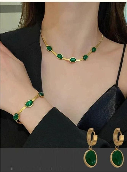 Enchanting Green Crystal Pendant Necklace Set: Elegance Redefined